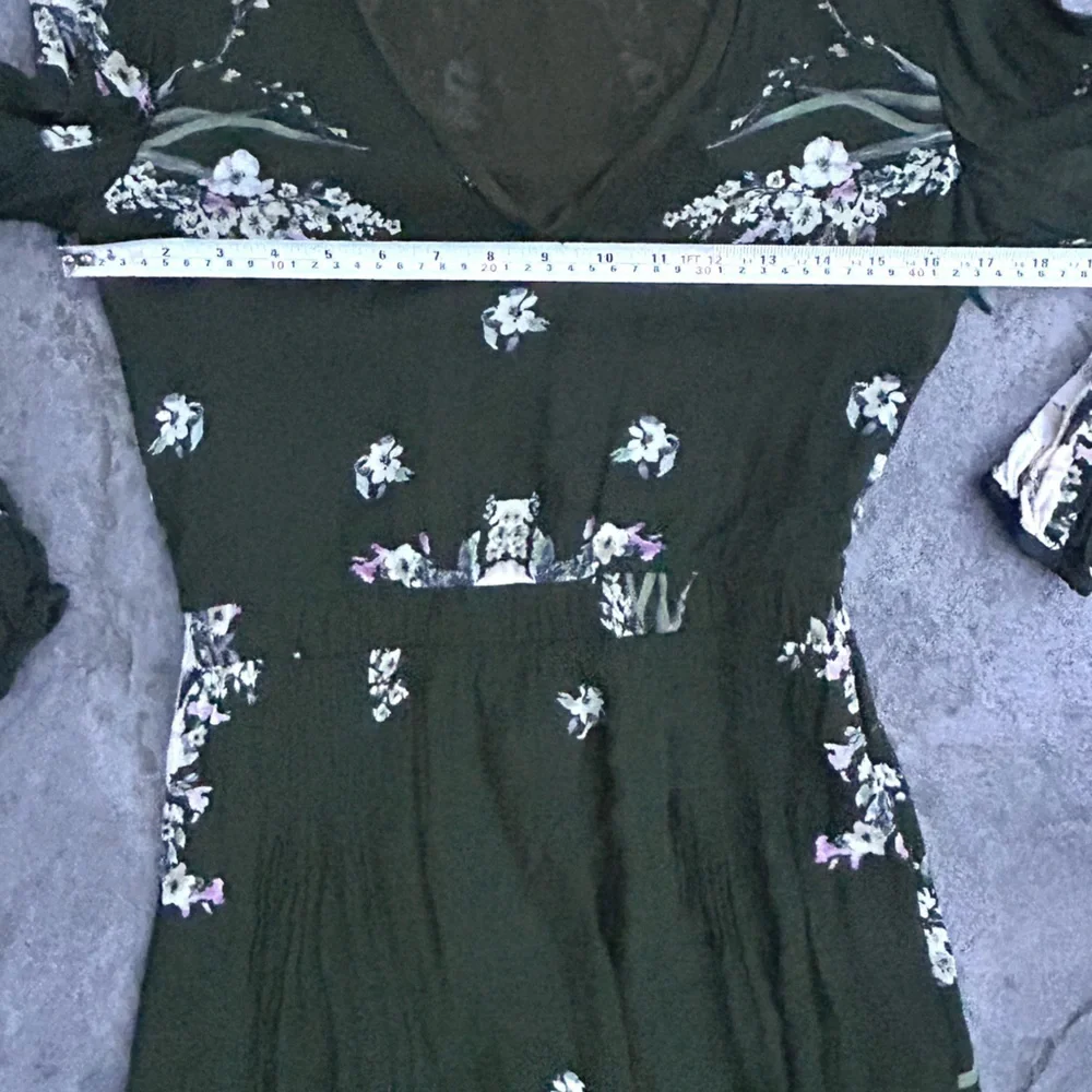Massimo Dutti womens Sz 4 Green
Floral midi Dress V-Neck lined side zip
pullover - Picture 8 of 8